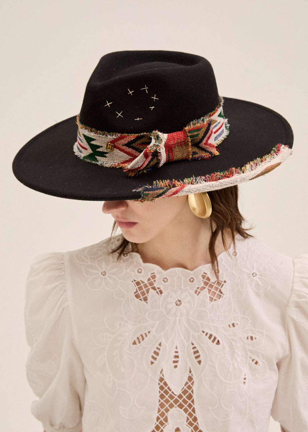 CAPPELLO JANE FALDA LARGA NASTRO NERO NALÍ