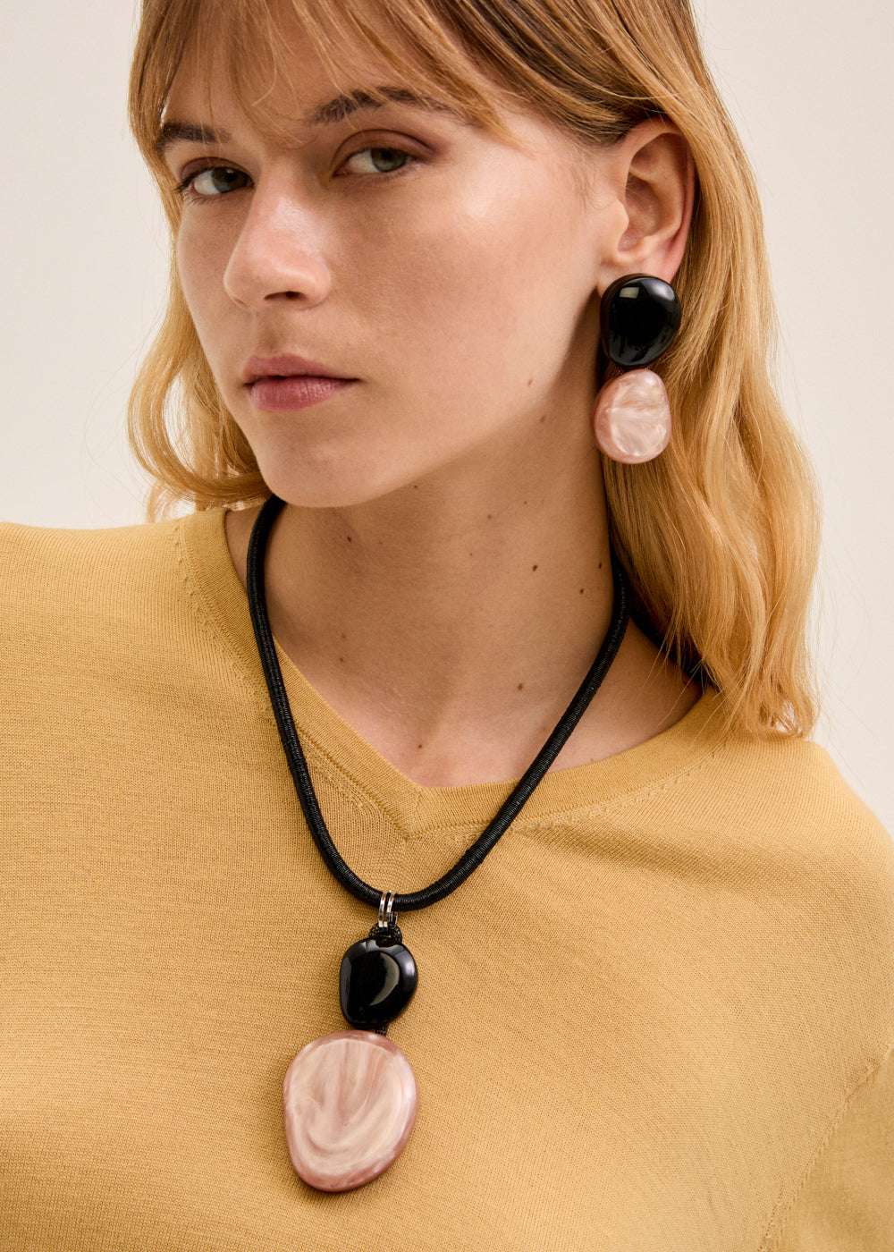 COLLANA ROPE PENDENTE RESINA SHINY BEIGE NALÍ