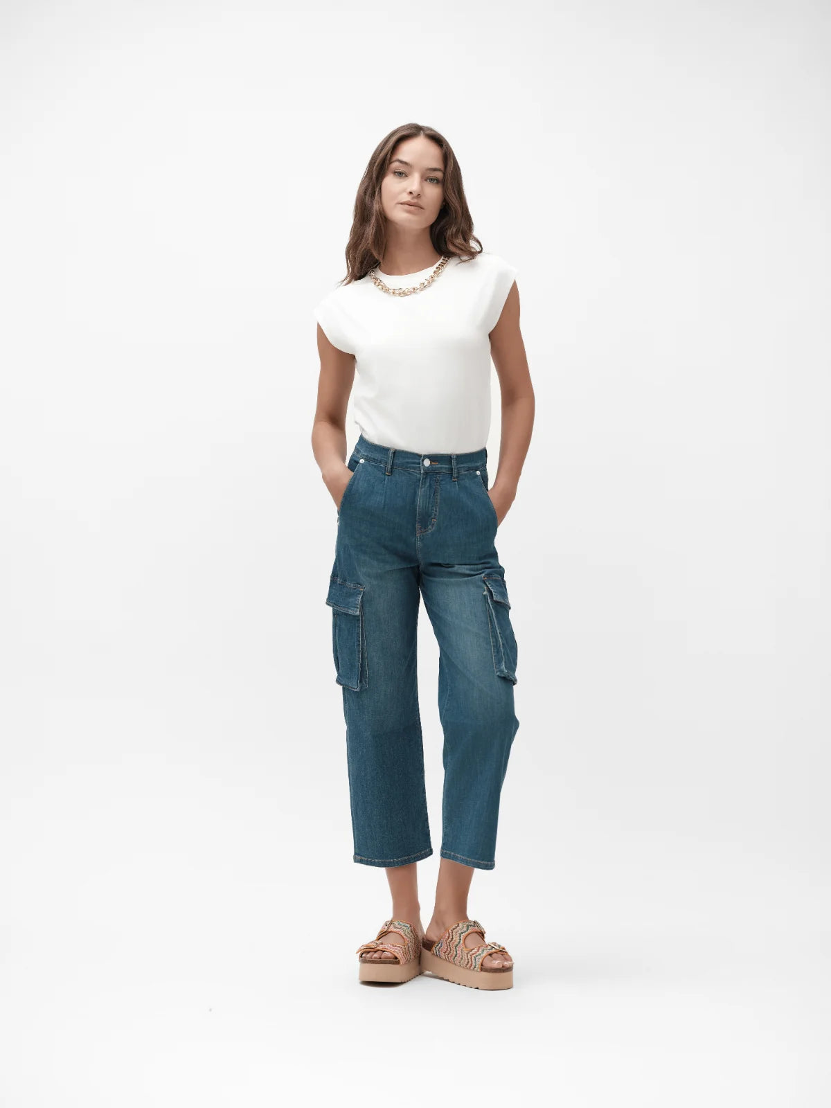 T-SHIRT SMANICATA CON CATENA ORO WHITE WISE