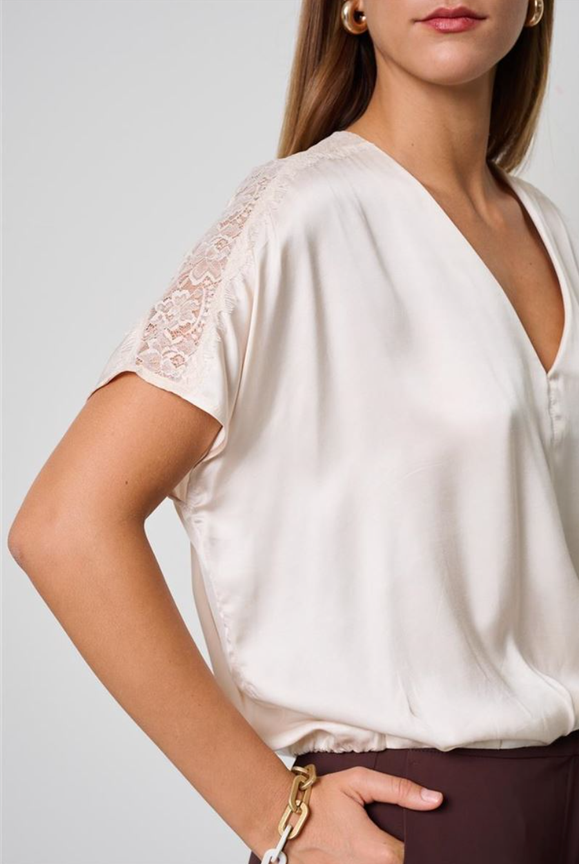 BLUSA DI RASO CON INSERTI DI PIZZO BURRO KAOS