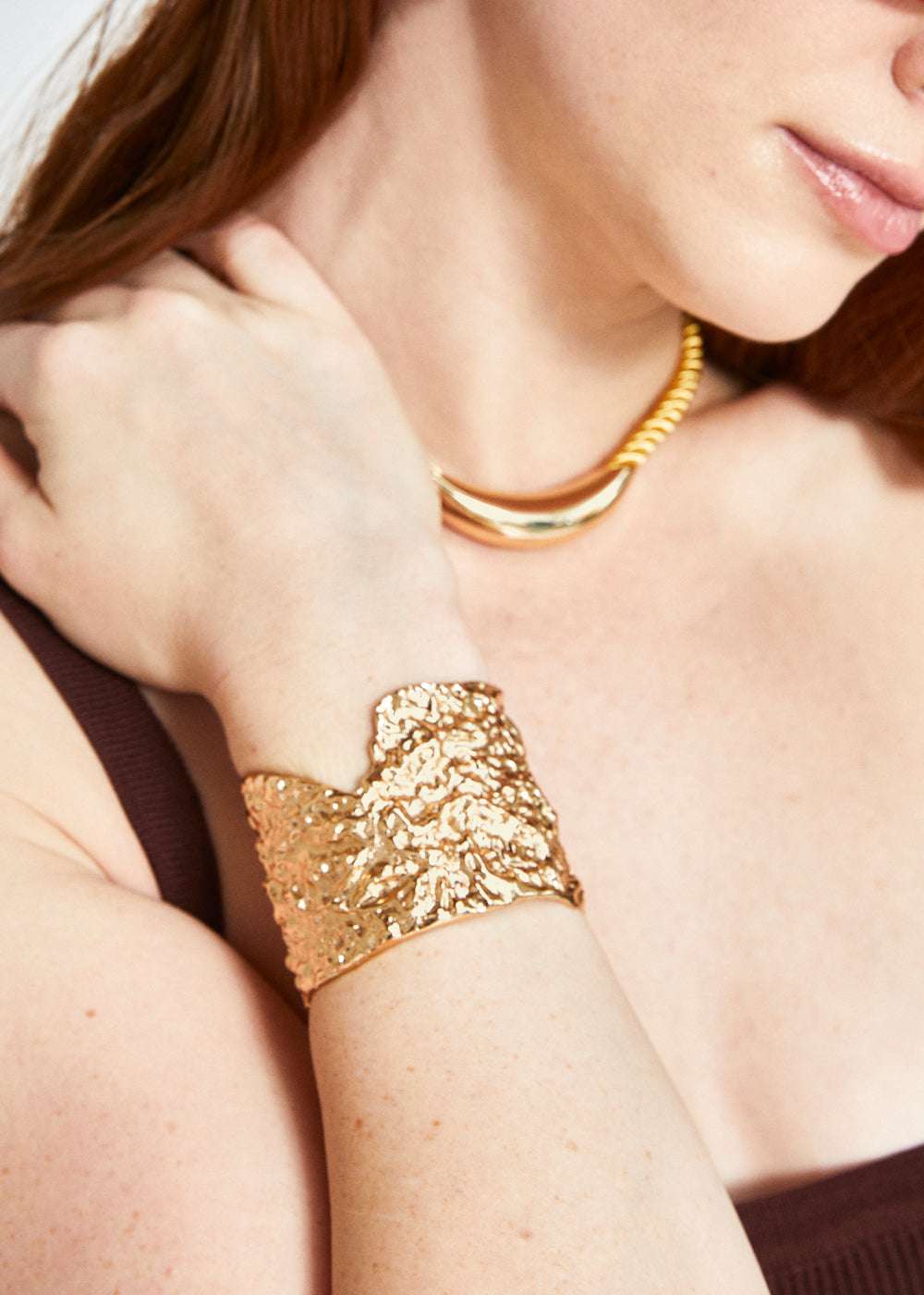 BRACCIALE VANA RIGIDO MARTELLATO ORO NALÌ