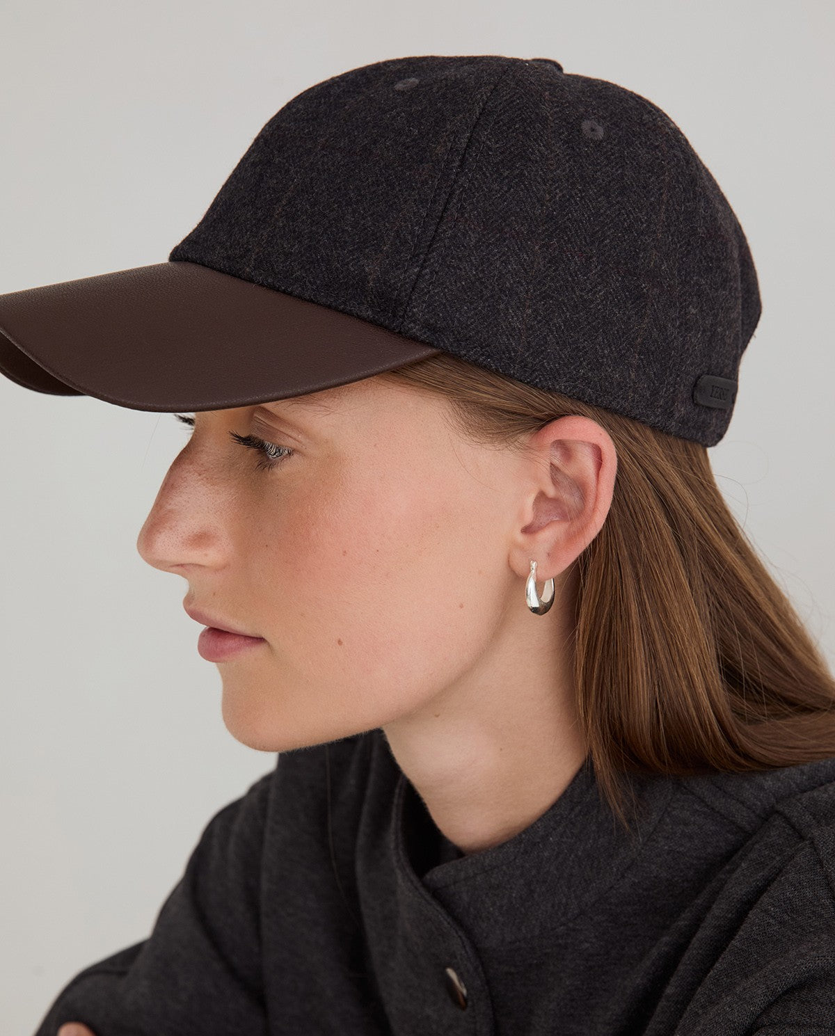 CAPPELLO CON VISIERA CHECK CHOCCOLATE YERSE