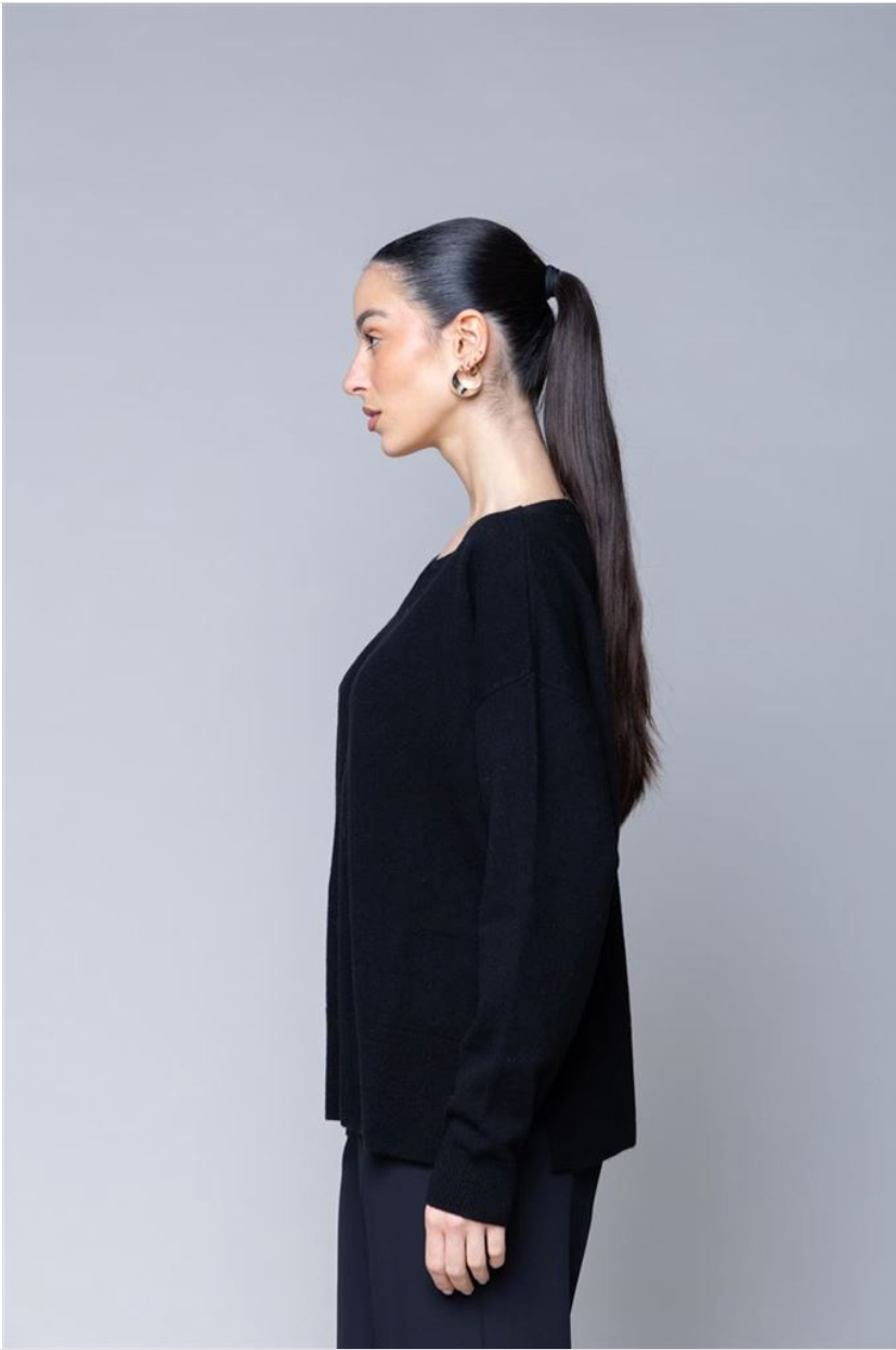 MAGLIA 100% LANA CON SCOLLO A BARCA NERO KAOS