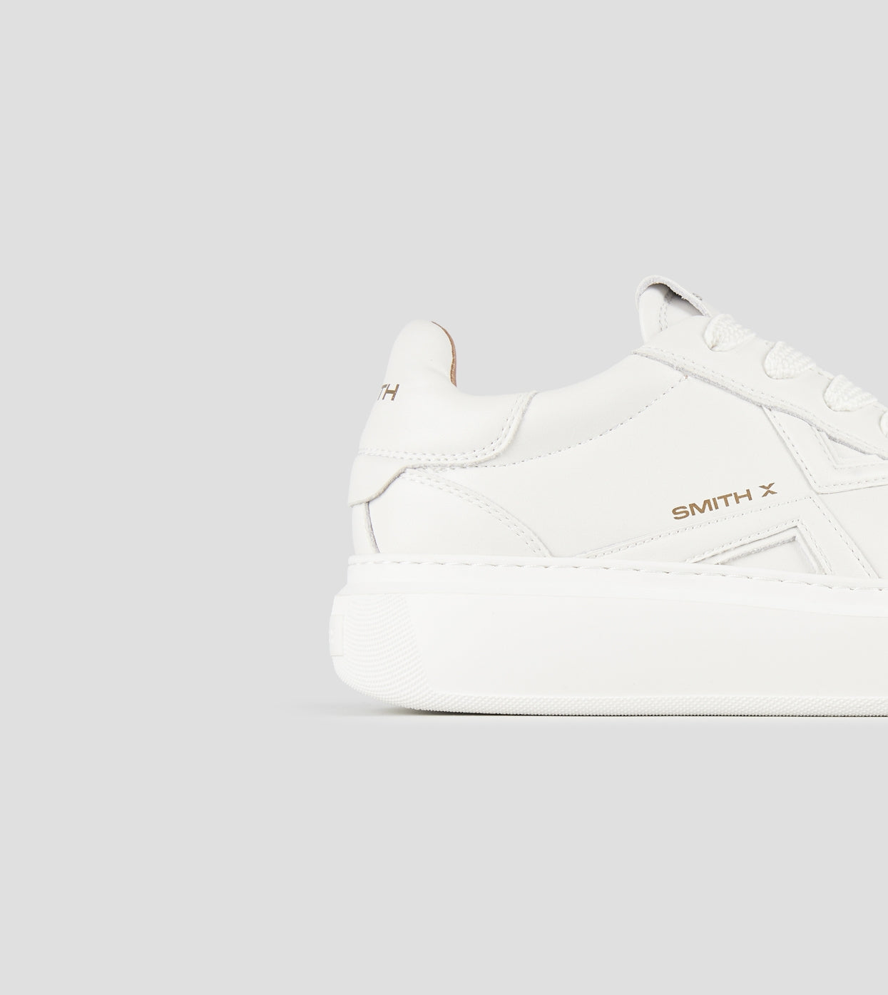 COLLEGE WOMAN TOTAL WHITE ALEXANDER SMITH