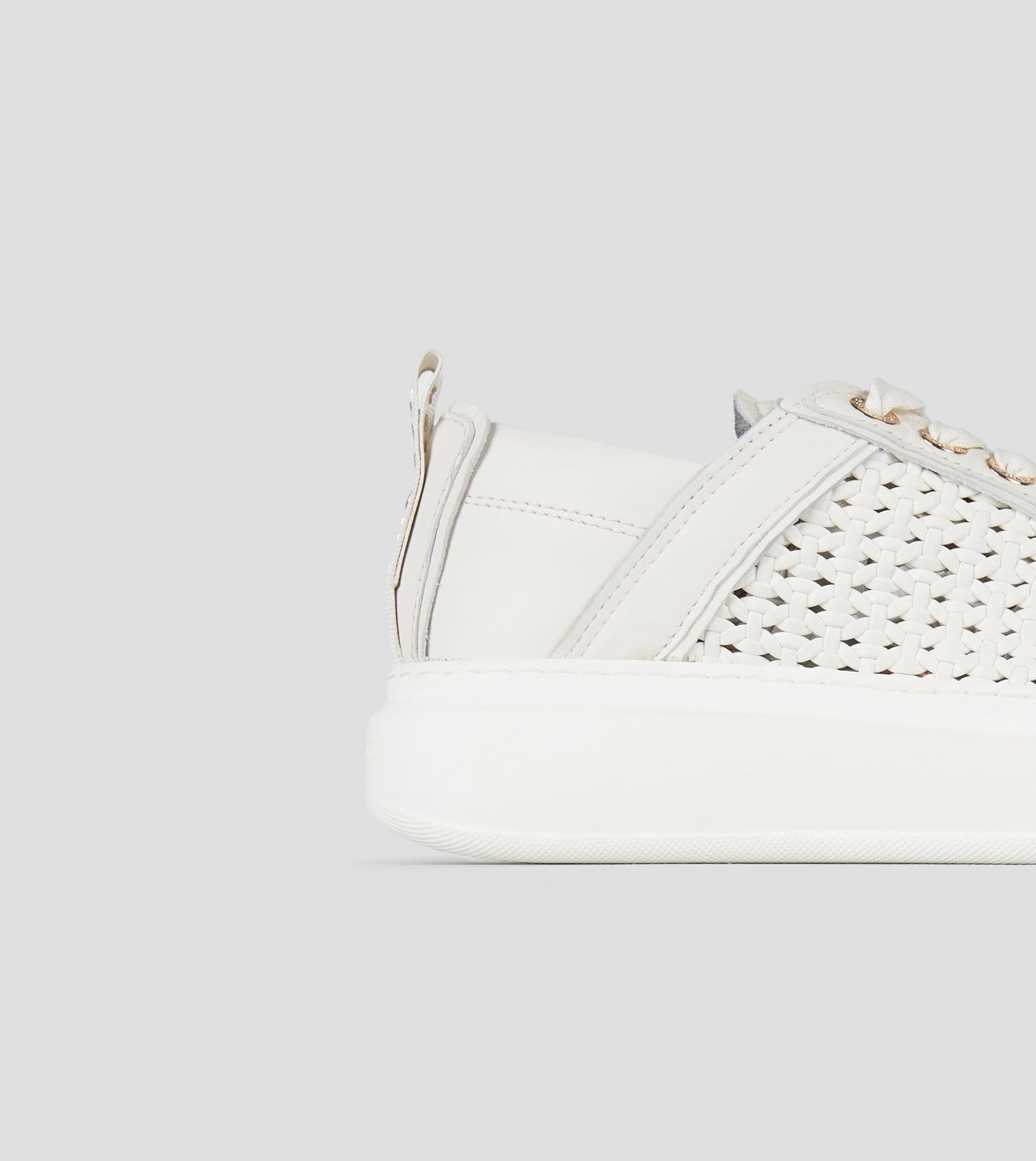 WEMBLEY  WOMAN TOTAL WHITE ALEXANDER SMITH