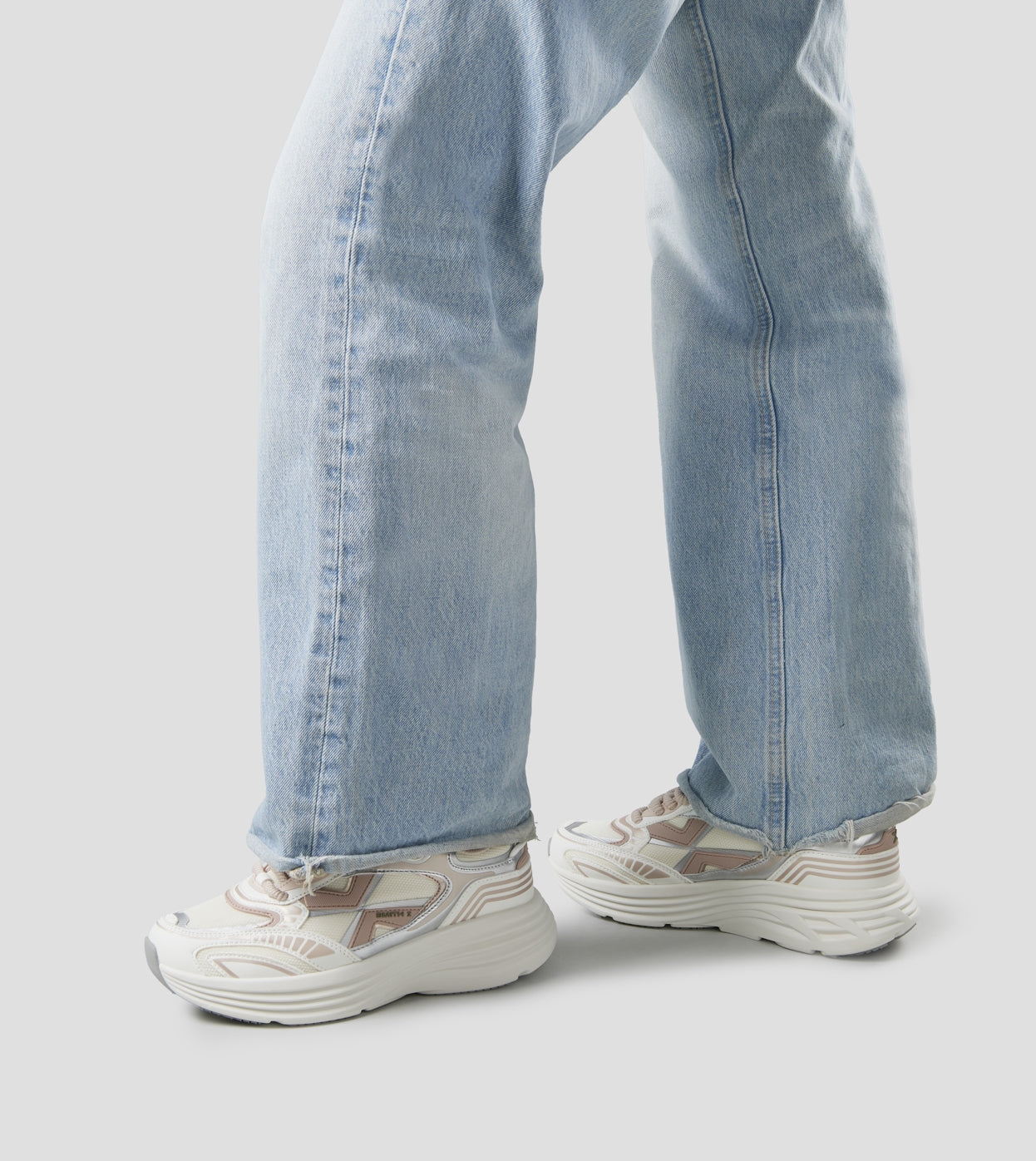 STORM WOMAN WHITE NUDE ALEXANDER SMITH