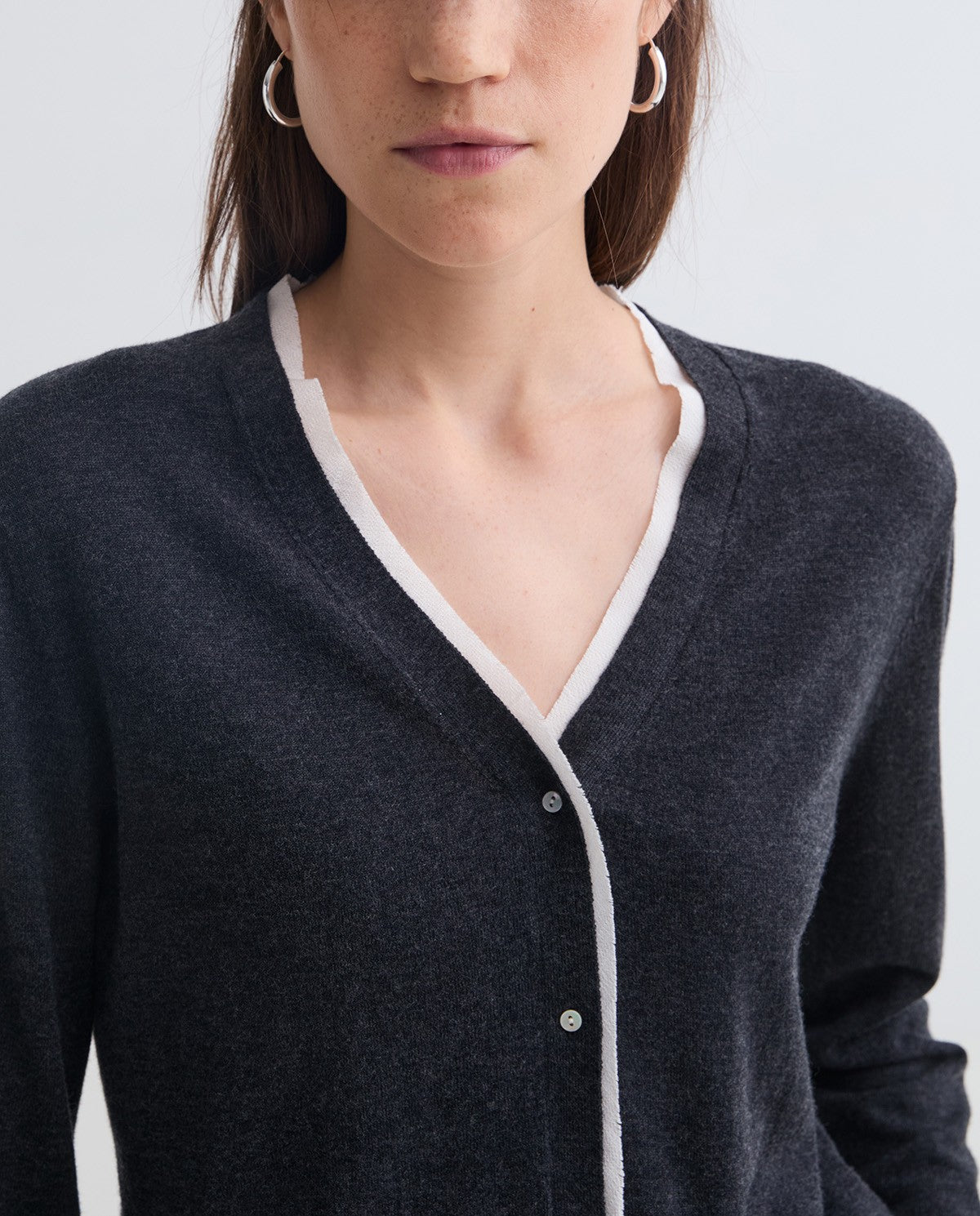 CARDIGAN ANTRACITE DETTAGLI A CONTRASTO YERSE