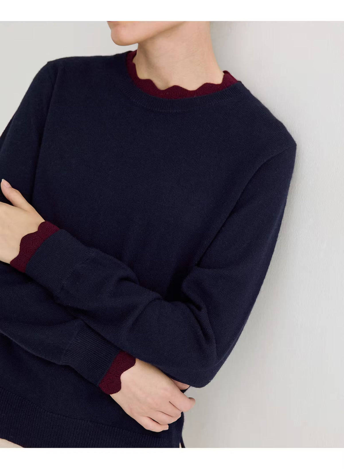 MAGLIONE GIROCOLLO BLU NAVY CON DETTAGLI A CONTRASTO GRANATA 45513-255  YERSE