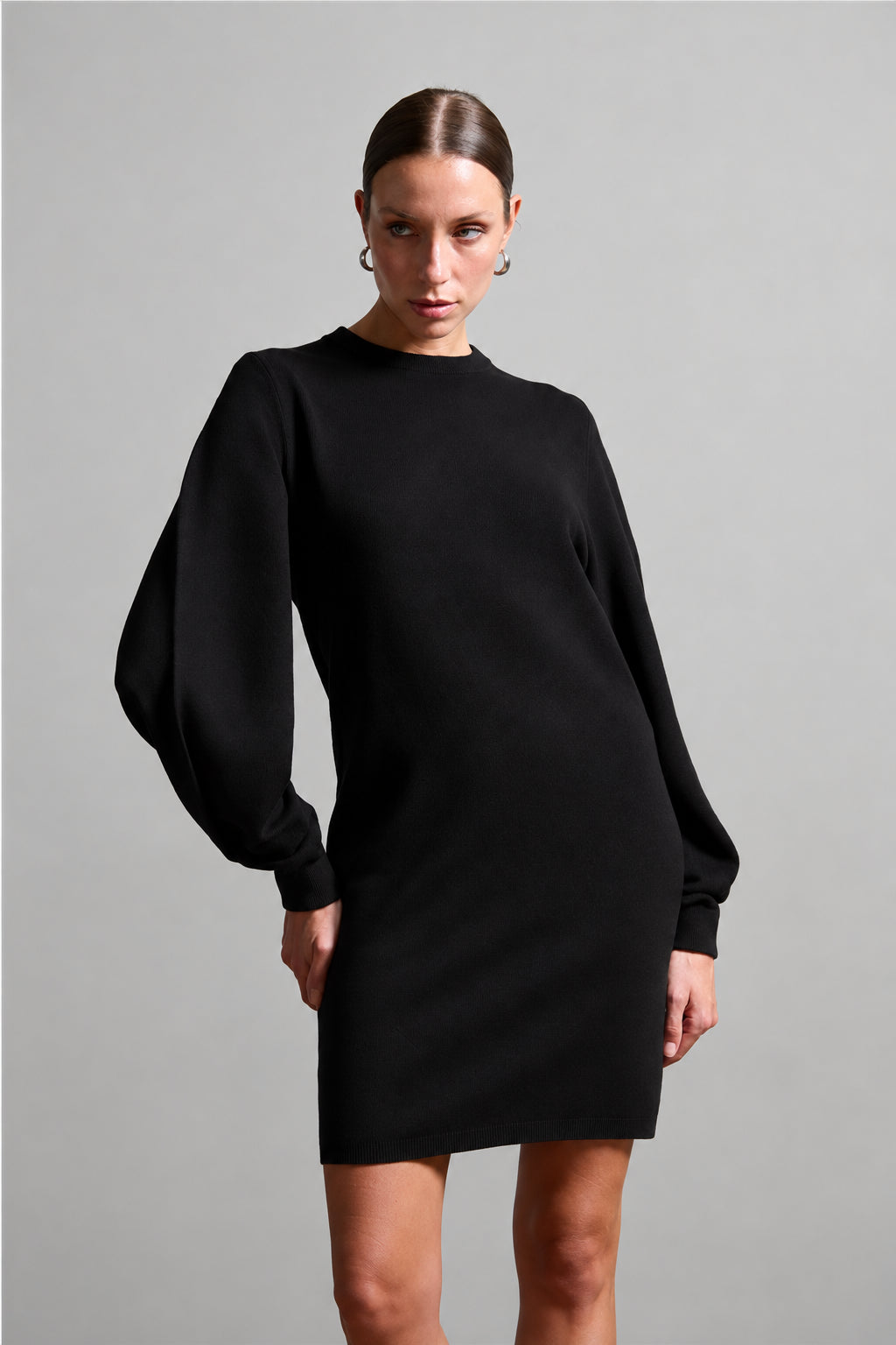 ABITO CORTO IN MAGLIA GIROCOLLO CON MANICHE BALLOON NERO KAOS JEANS