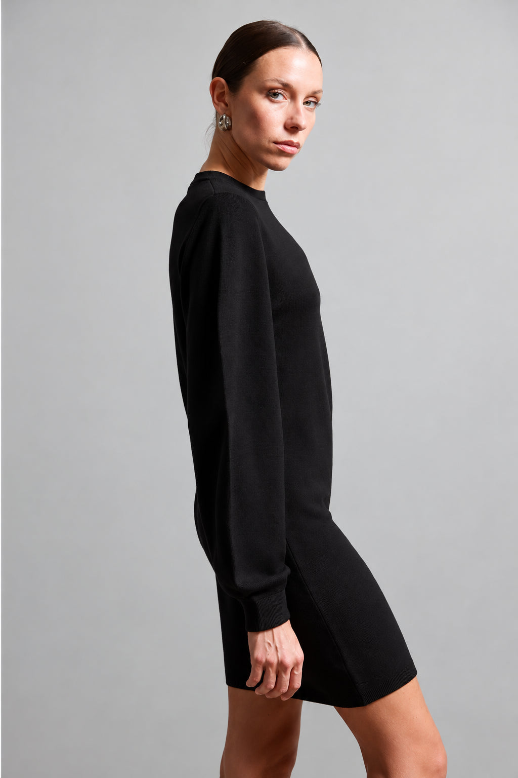 ABITO CORTO IN MAGLIA GIROCOLLO CON MANICHE BALLOON NERO KAOS JEANS