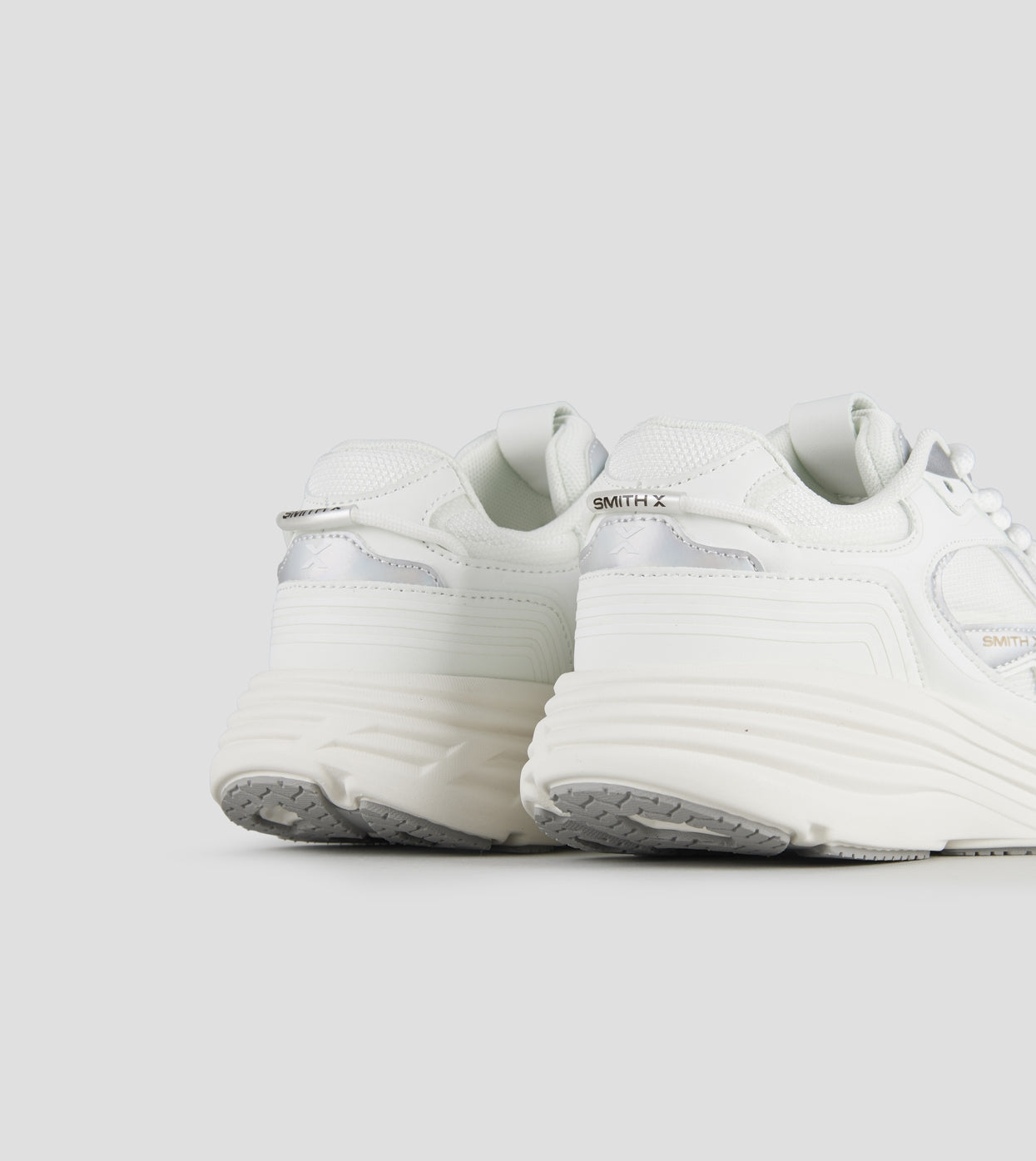 STORM WOMAN IRIDE WHITE ALEXANDER SMITH