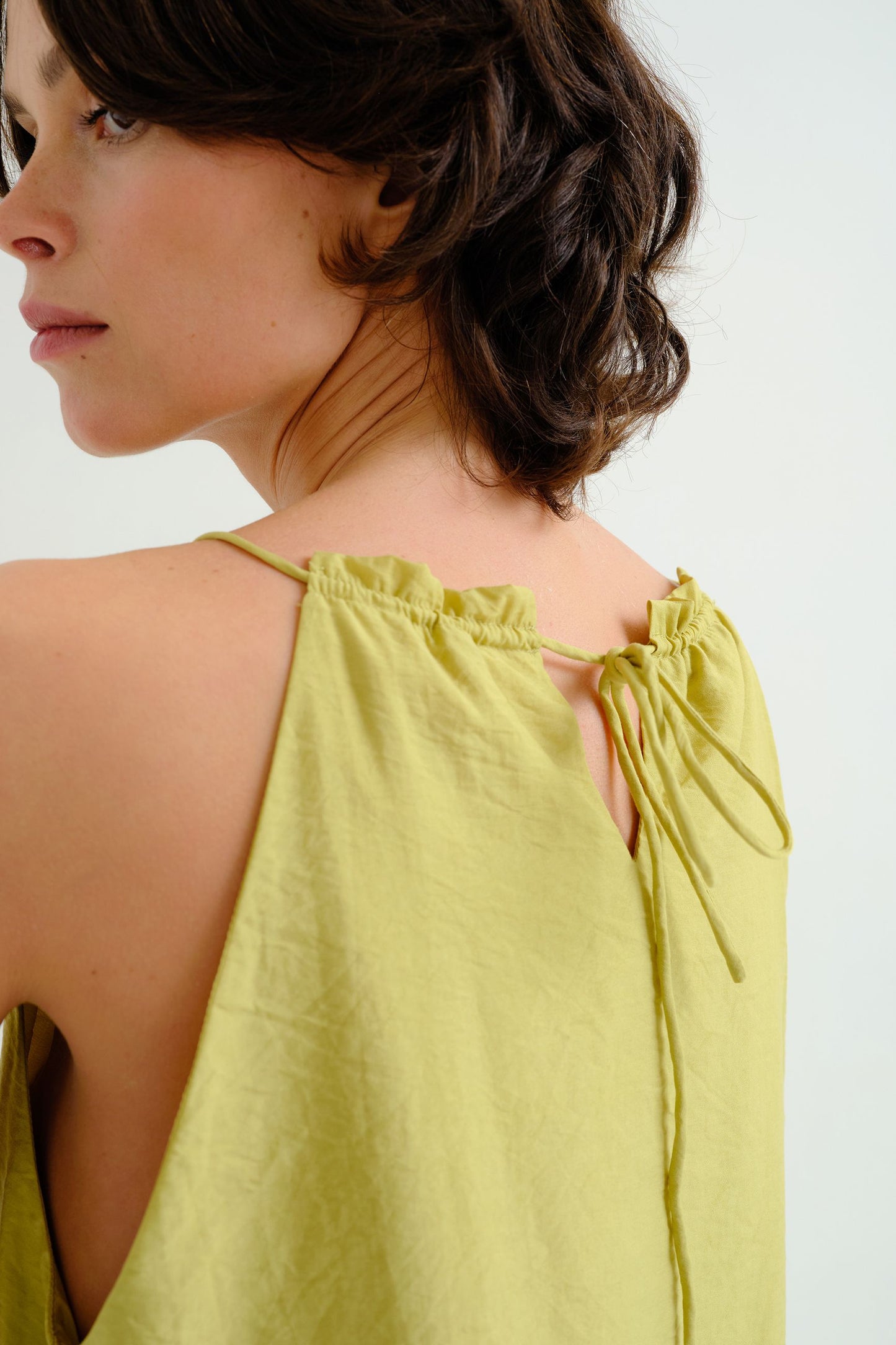 Top verde con scollo all’americana COMPANIA FANTASTICA