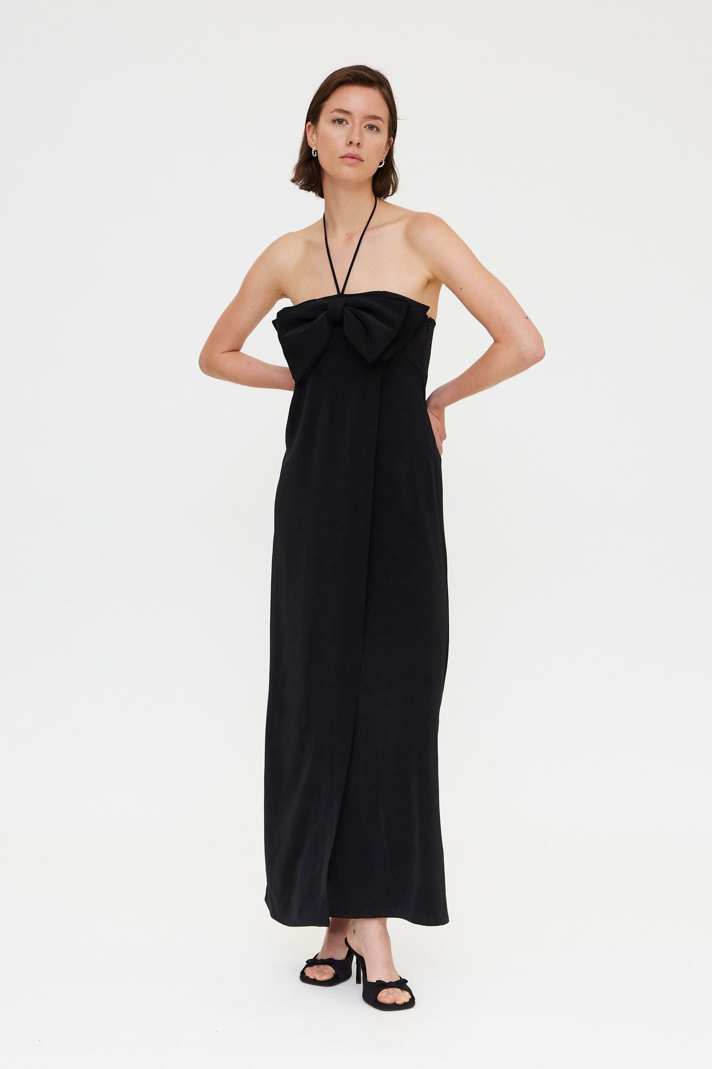 ABITO LUNGO NERO CON DETTAGLIO FIOCCO COMPANIA FANTASTICA