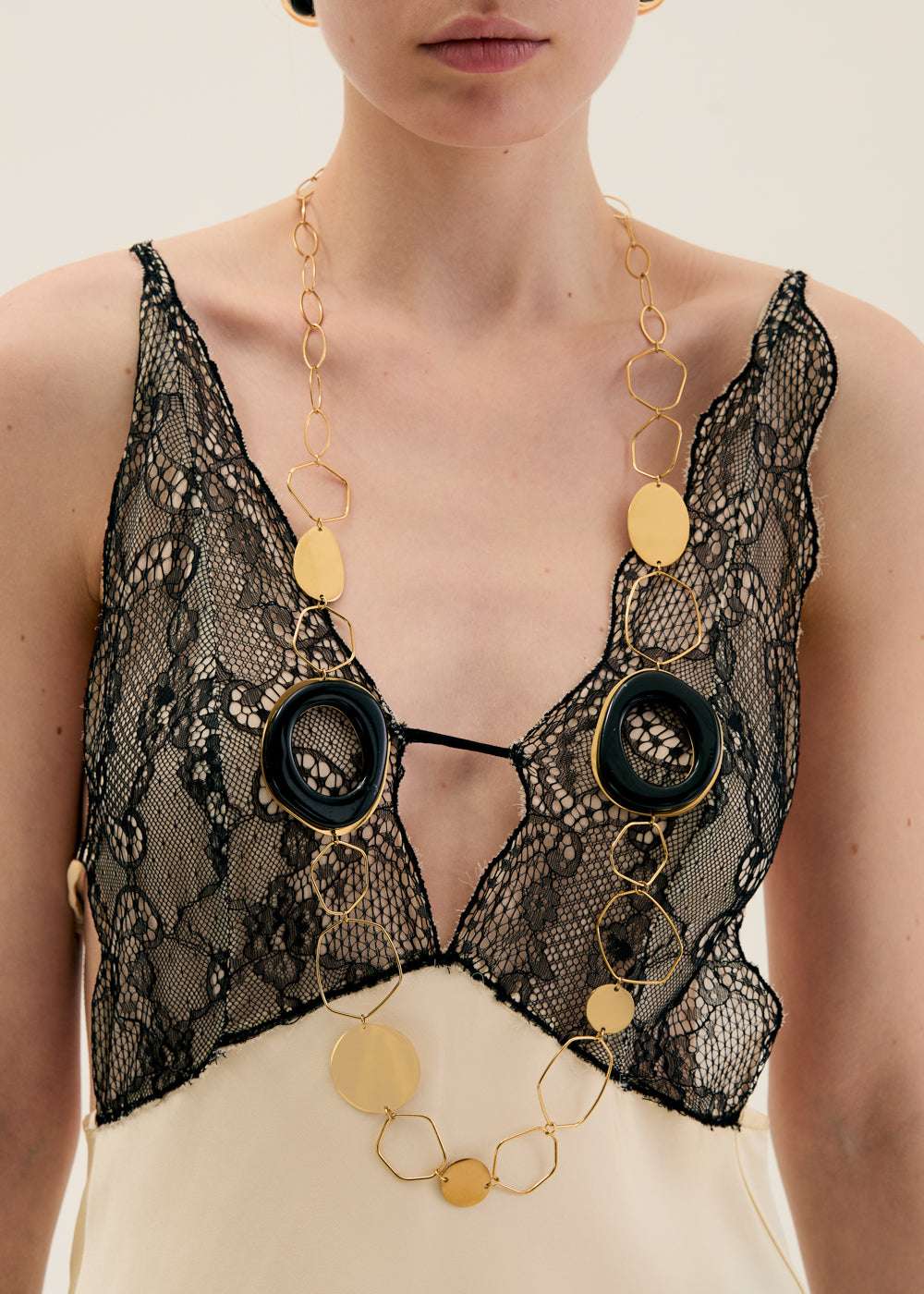 COLLANA LUNGA INANELLATA ACC.INO. ORO/NERO NALÌ