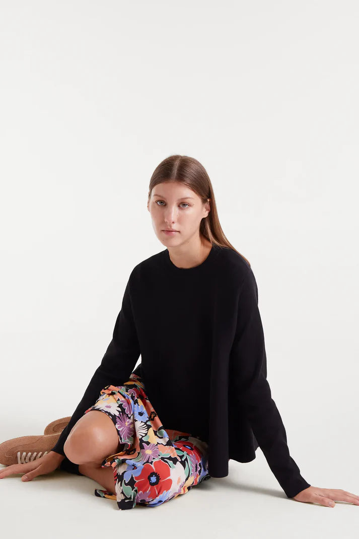 MAGLIA NERA SVASATA COMPANIA FANTASTICA