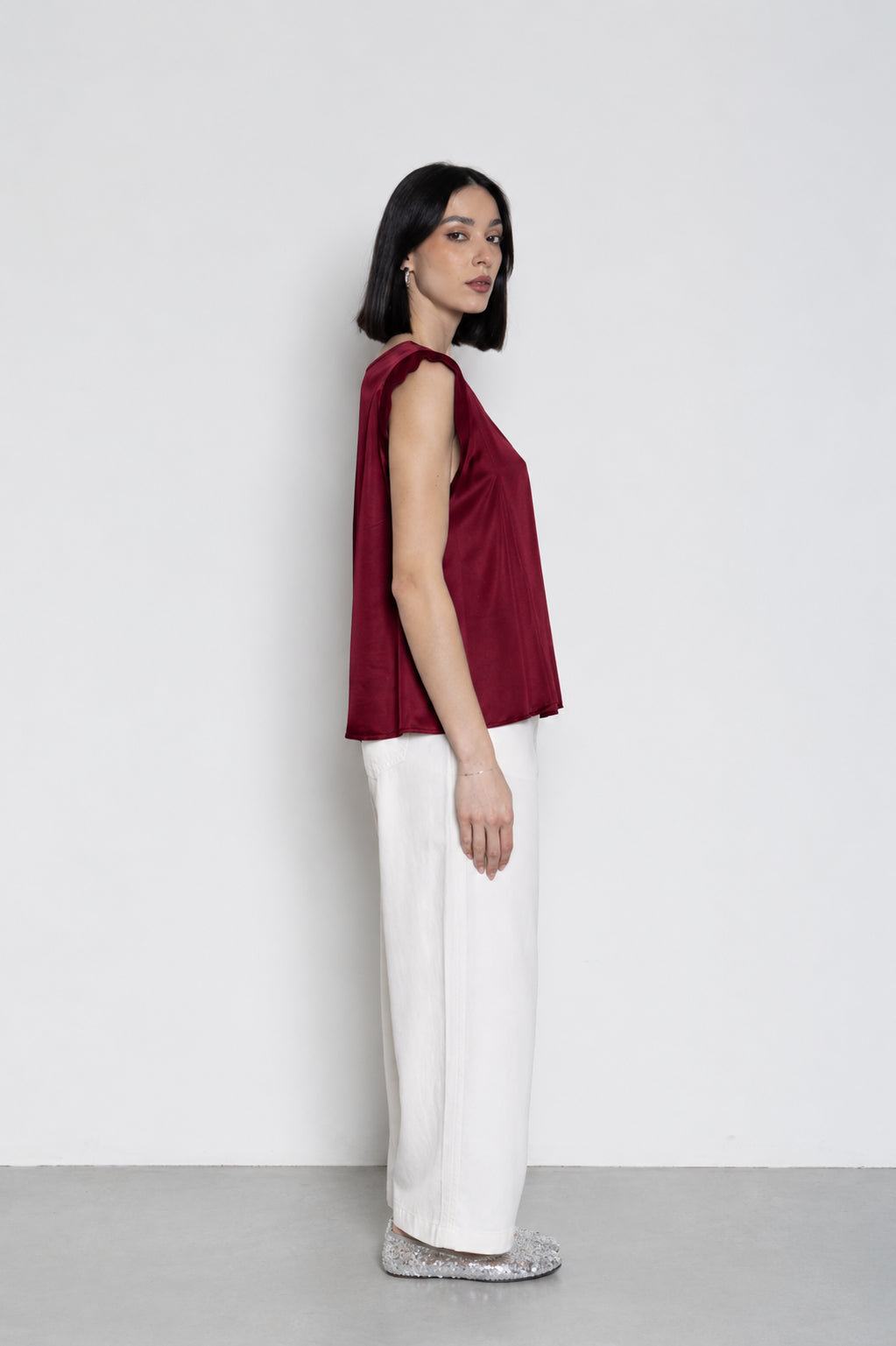 TOP SCOLLO A V IN RASO INDIA KAOS JEANS
