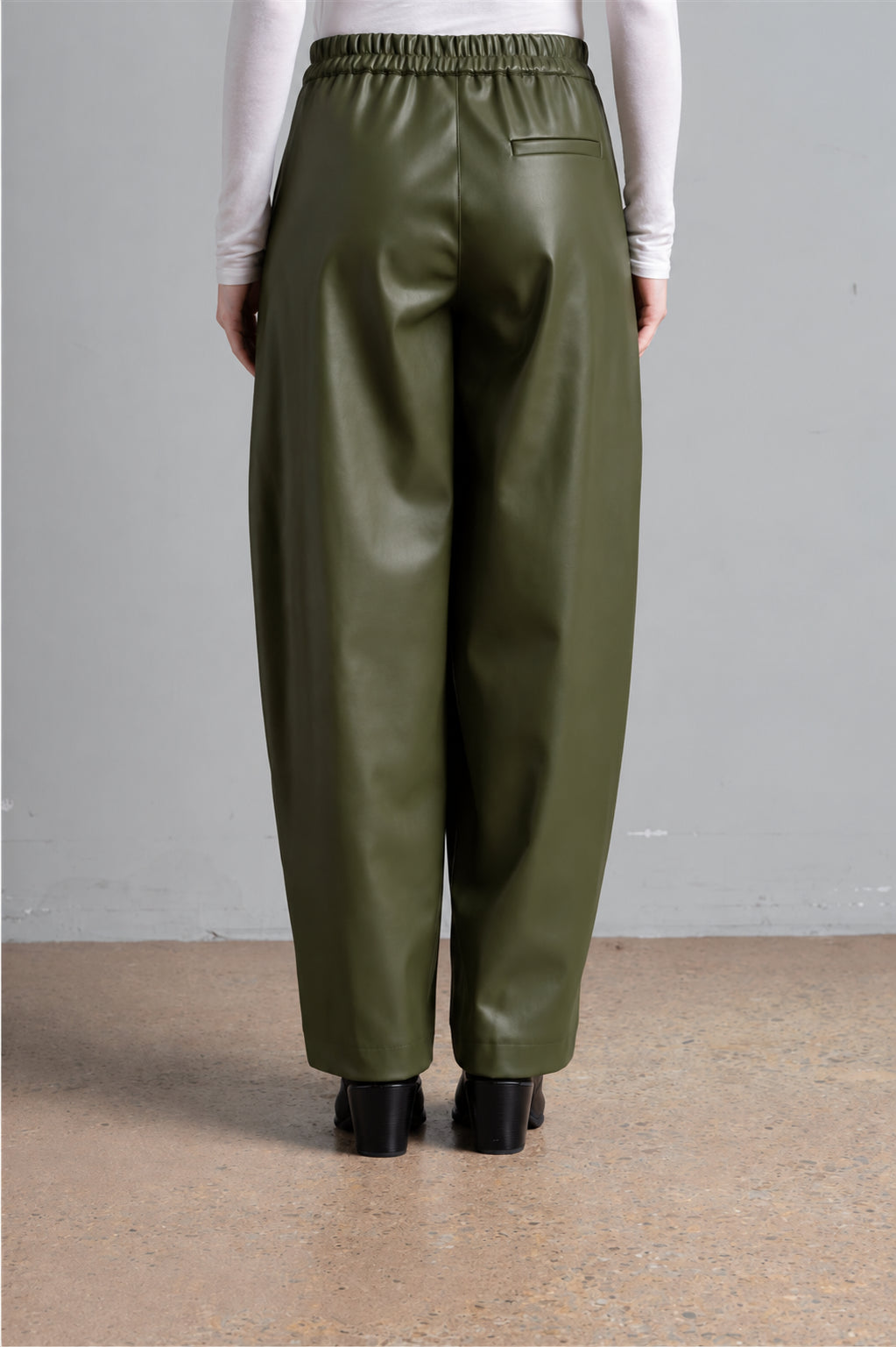 PANTALONI LINEA BARREL DI ECOPELLE OLIO ICONA