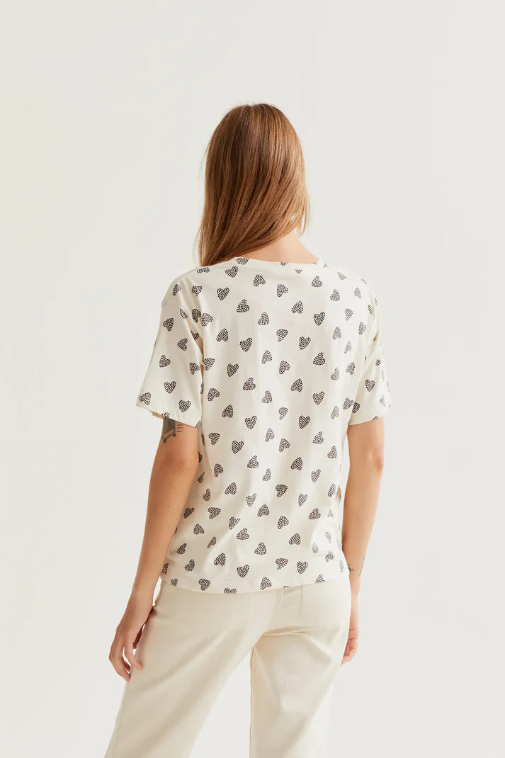 T-SHIRT CON SCOLLA V STAMPA CUORI COMPANIA FANTASTICA