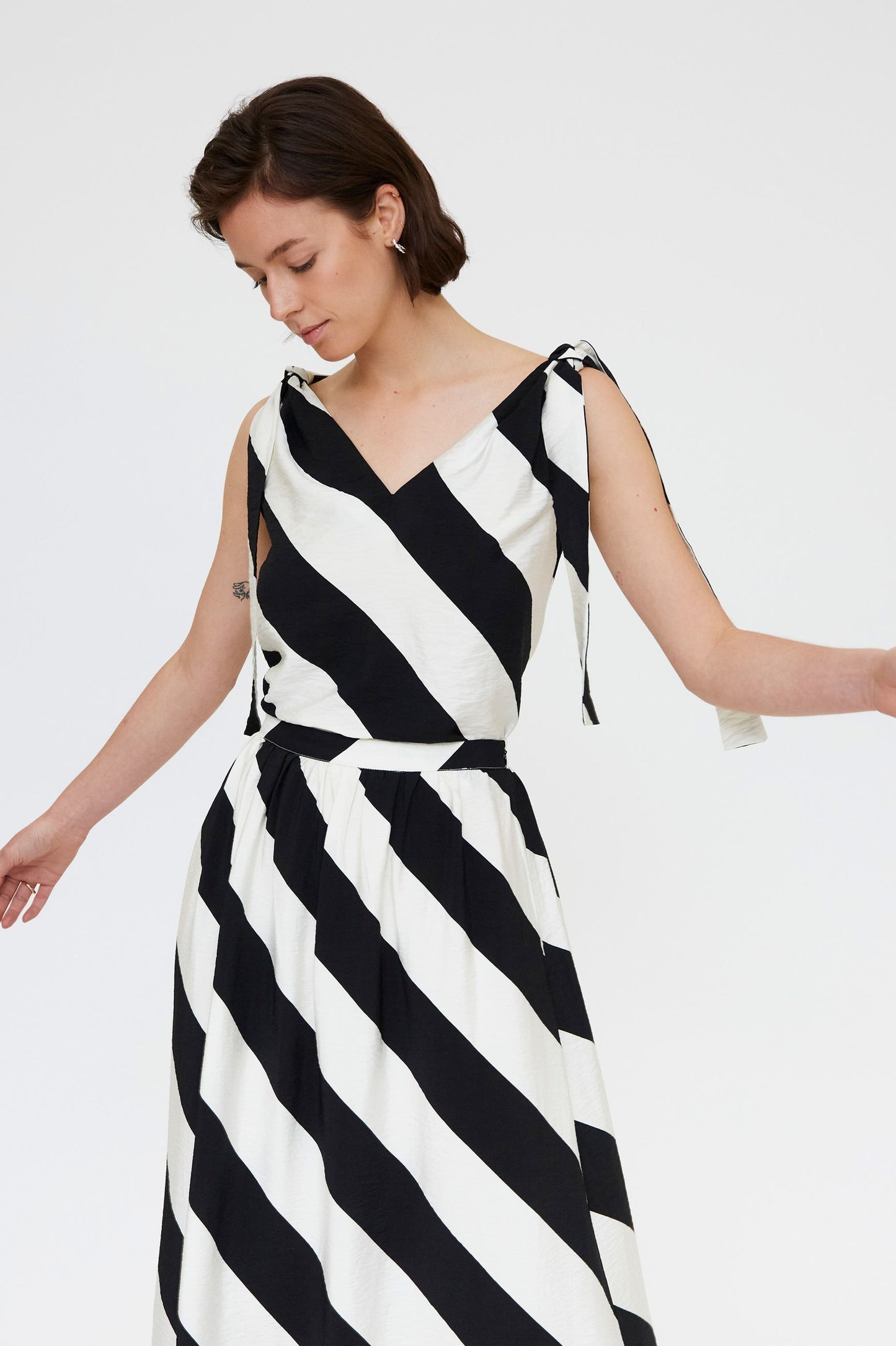 TOP STAMPA RIGA DIAGONALE BLACK & WHITE COMPANIA FANTASTICA