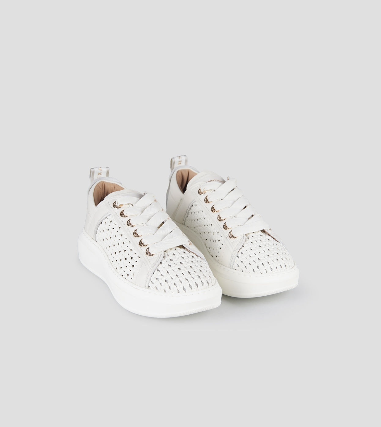 WEMBLEY  WOMAN TOTAL WHITE ALEXANDER SMITH