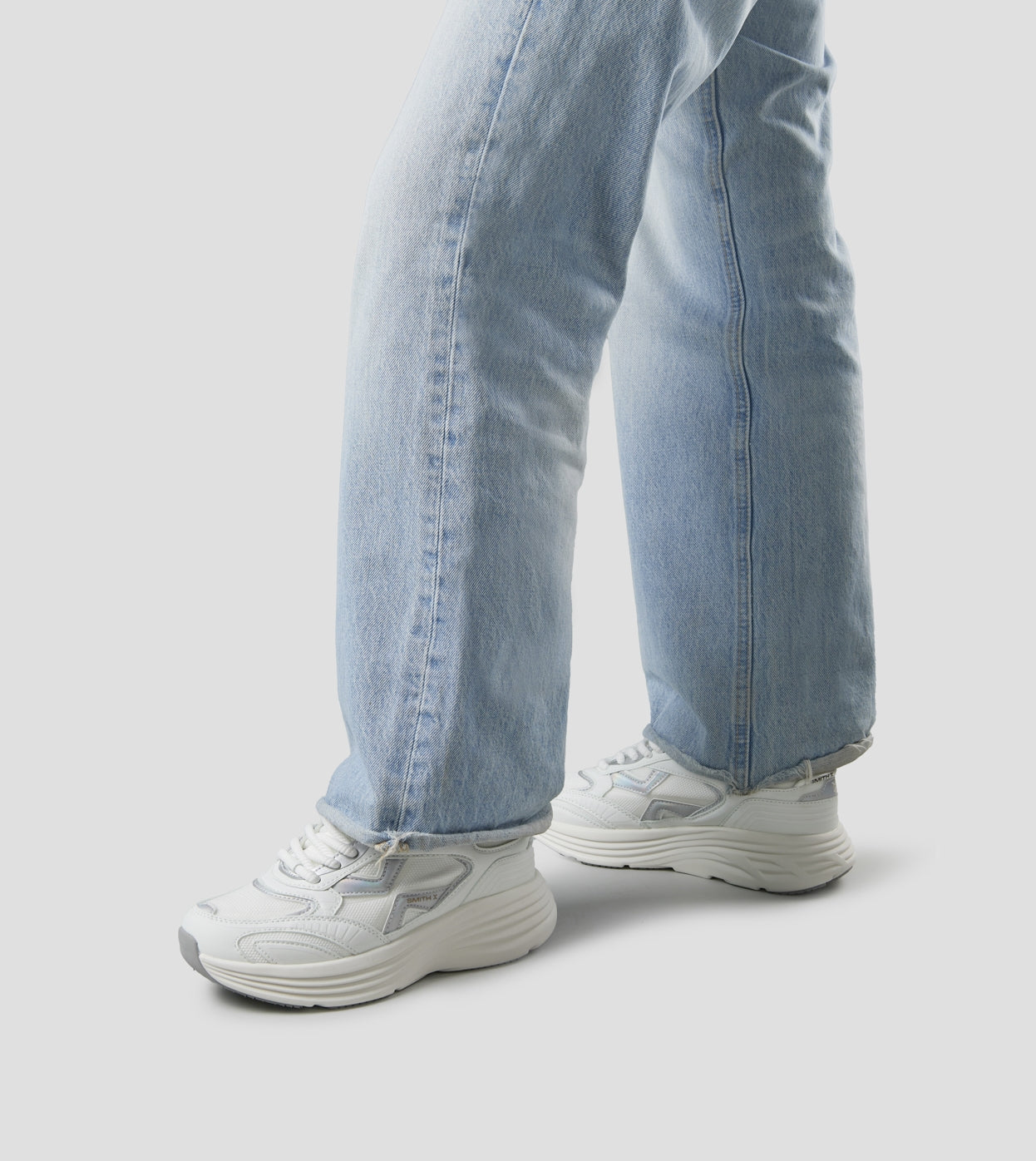 STORM WOMAN IRIDE WHITE ALEXANDER SMITH