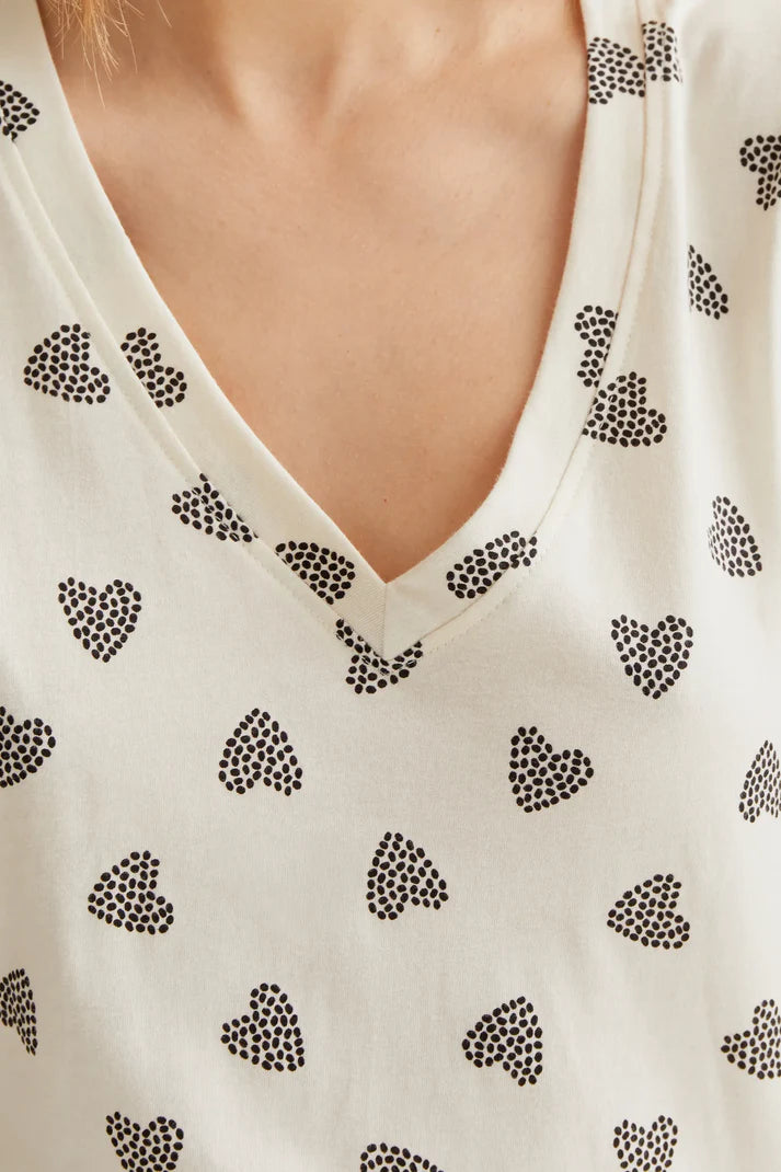 T-SHIRT CON SCOLLA V STAMPA CUORI COMPANIA FANTASTICA