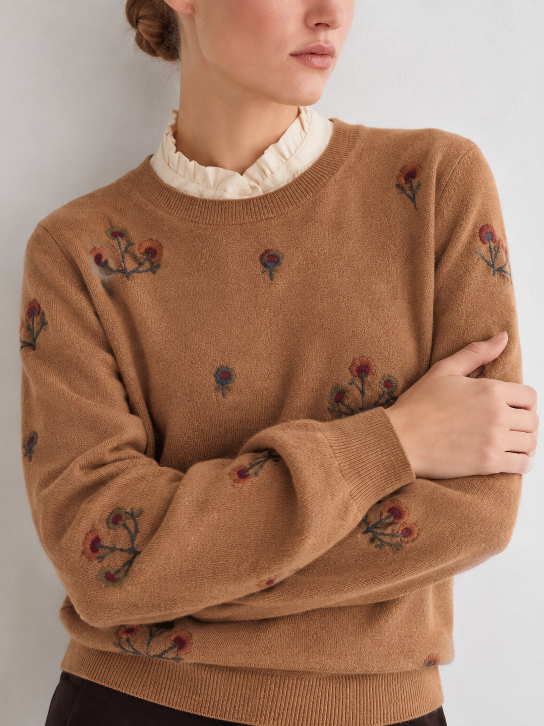 MAGLIONE CON RICAMO FLOREALE CAMEL 45536-509 YERSE