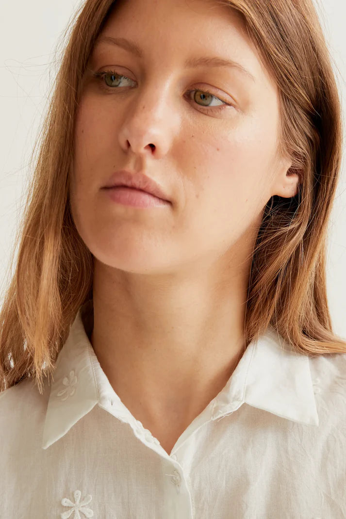 CAMICIA BIANCA RICAMO MARGHERITA COMPANIA FANTASTICA