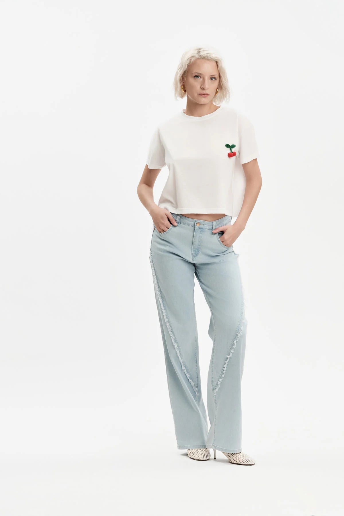 T-SHIRT CROP TOP APPLICAZIONE CHERRY WHITE WISE