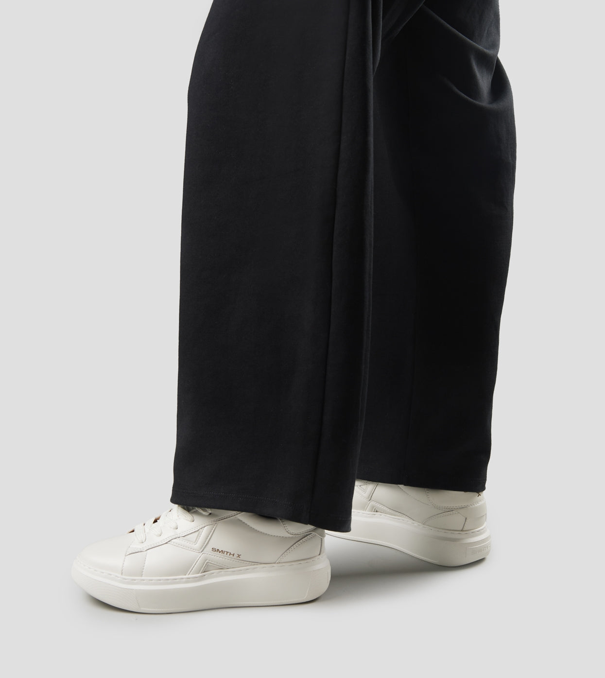 COLLEGE WOMAN TOTAL WHITE ALEXANDER SMITH