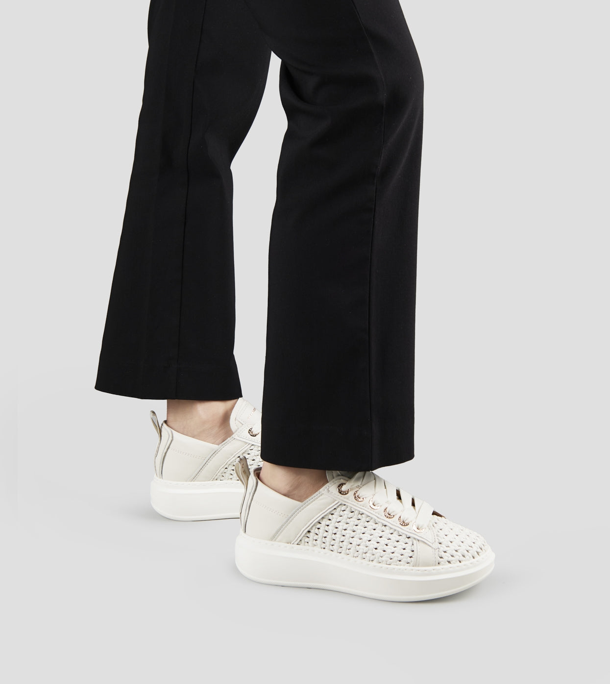 WEMBLEY  WOMAN TOTAL WHITE ALEXANDER SMITH