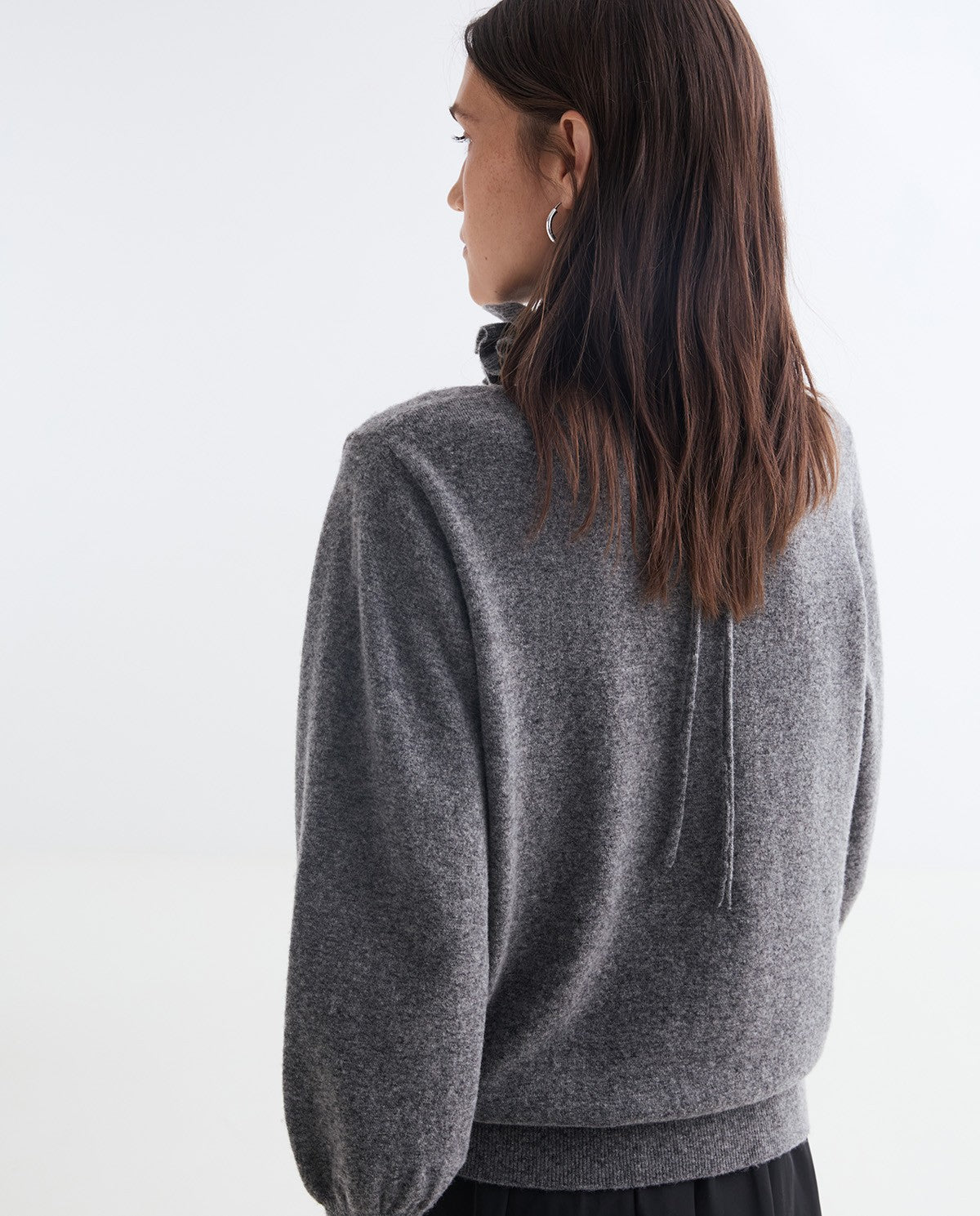 MAGLIONE IN MISTO LANA ANTRACITE CONACCENTI FLOREALI YERSE