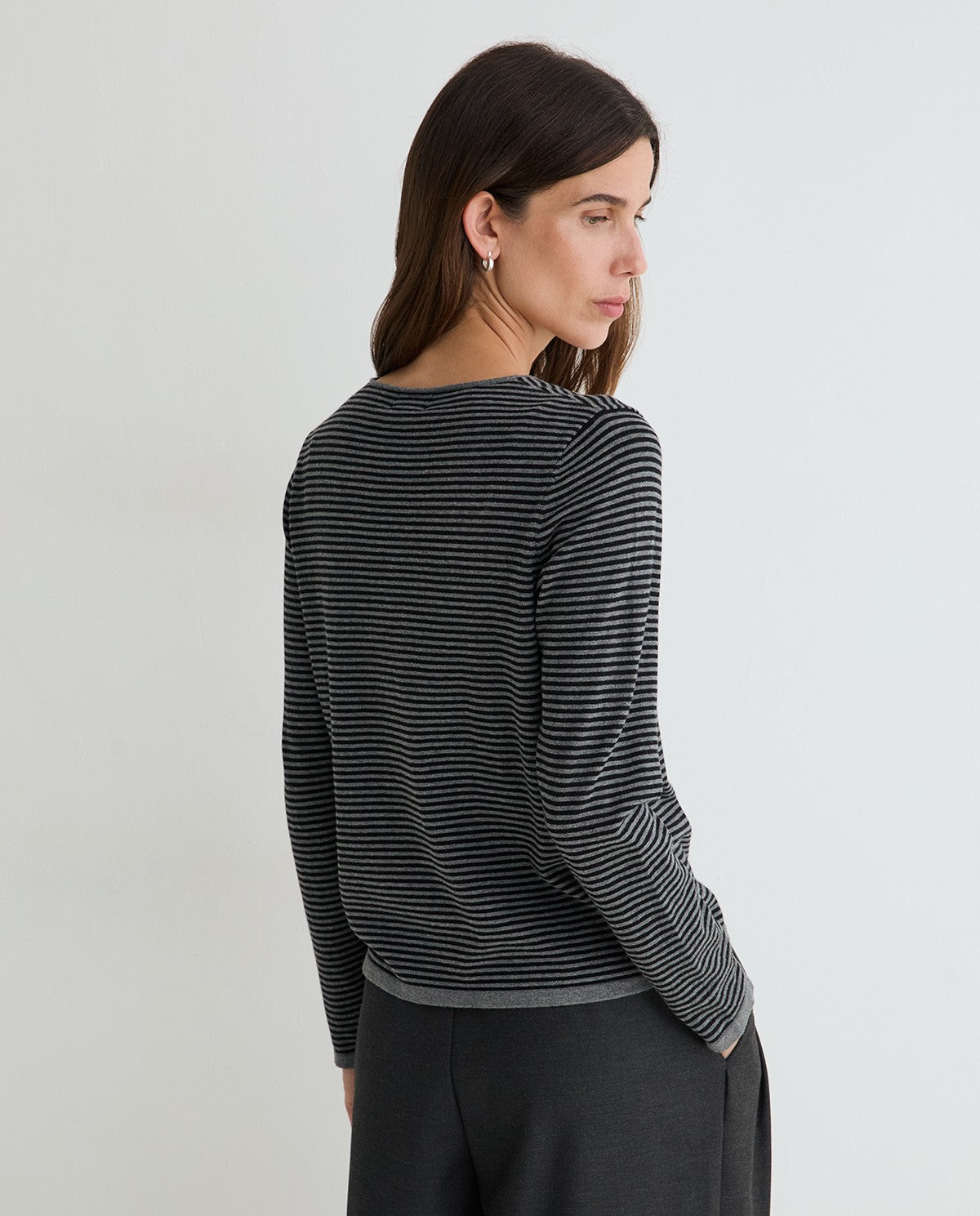 MAGLIA A RIGHE  100% COTONE ORGANICO GRIGIO E NERO 45501-233  YERSE