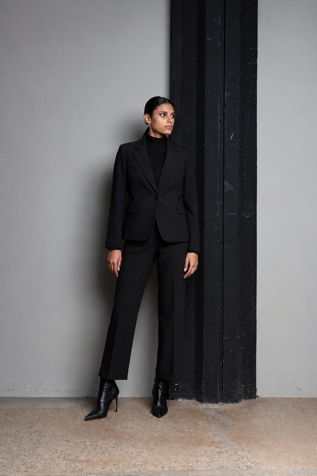 BLAZER MONOPETTO SFIANCATA A UN BOTTONE NERO KAOS JEANS