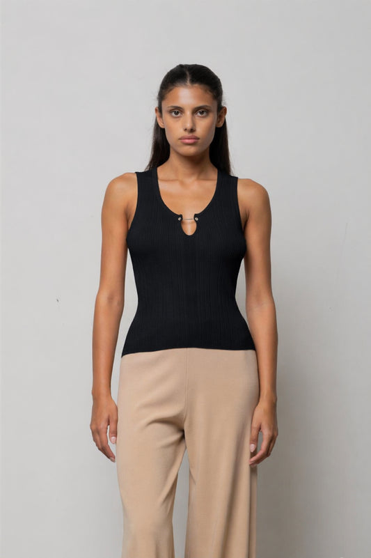 TOP DI MAGLIA A COSTE CON PIERCING KAOS