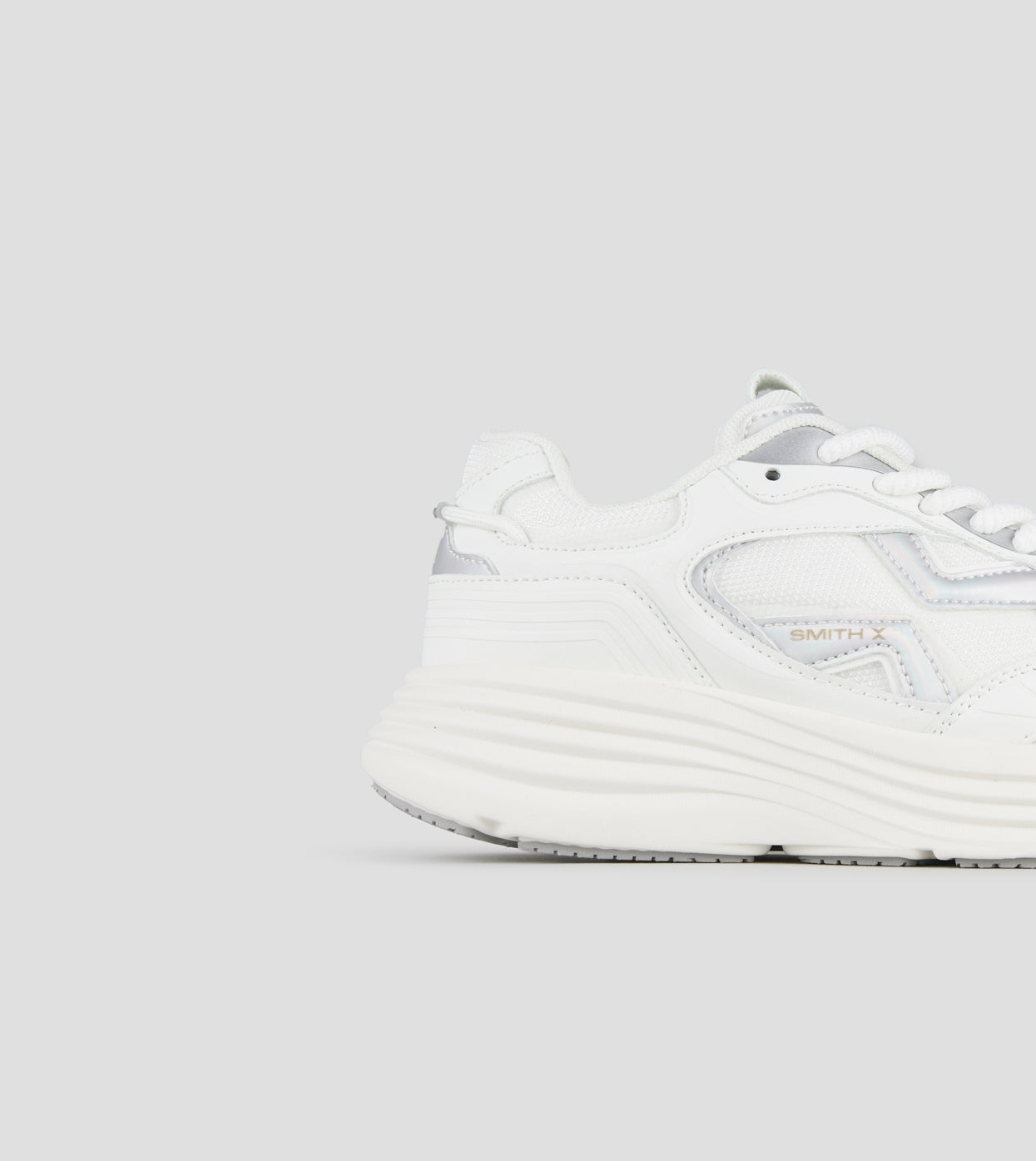 STORM WOMAN IRIDE WHITE ALEXANDER SMITH