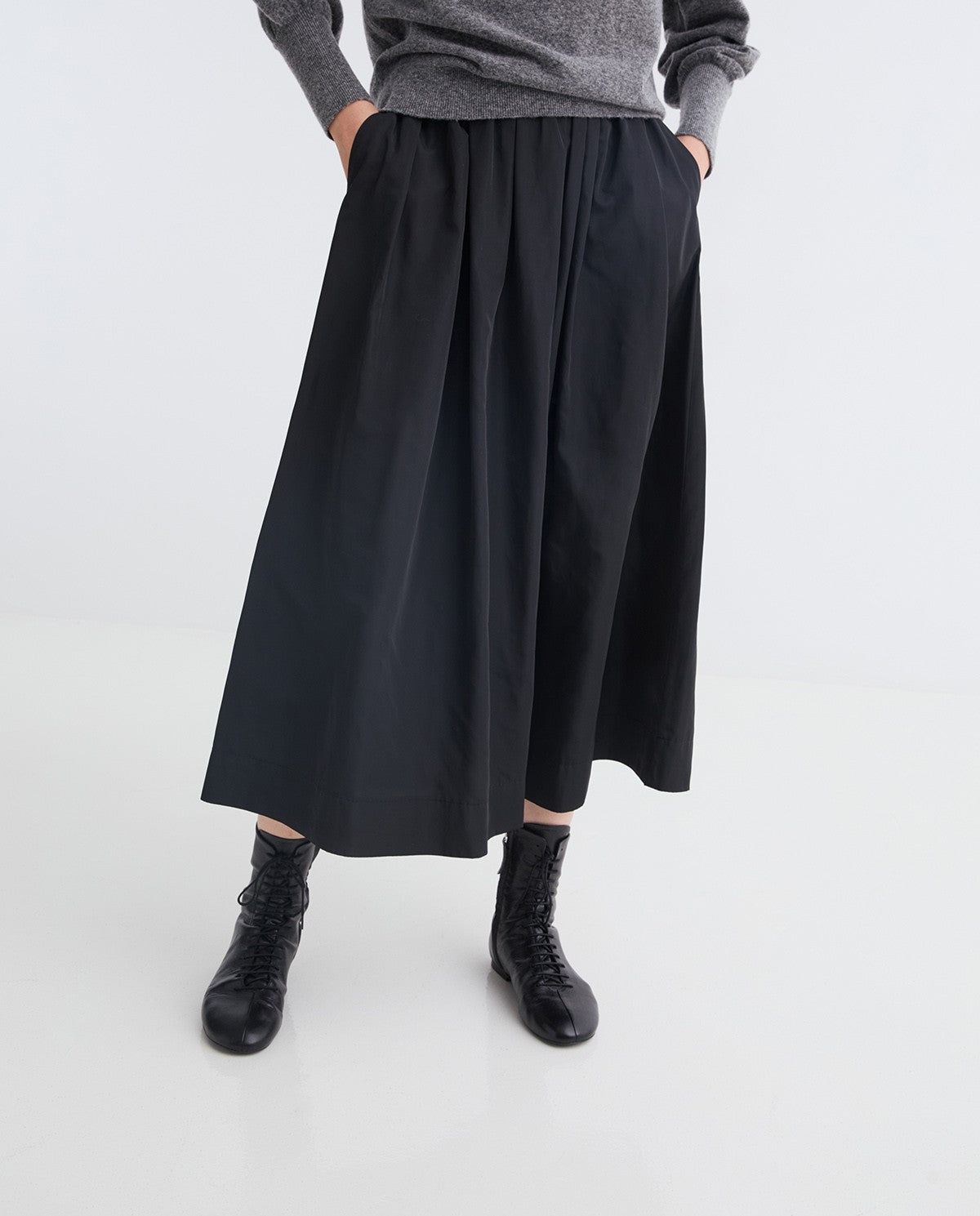 GONNA MIDI IN RASO NERO YERSE