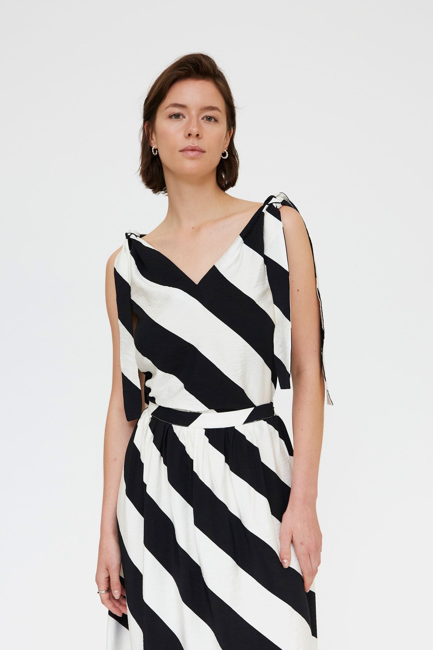 TOP STAMPA RIGA DIAGONALE BLACK & WHITE COMPANIA FANTASTICA