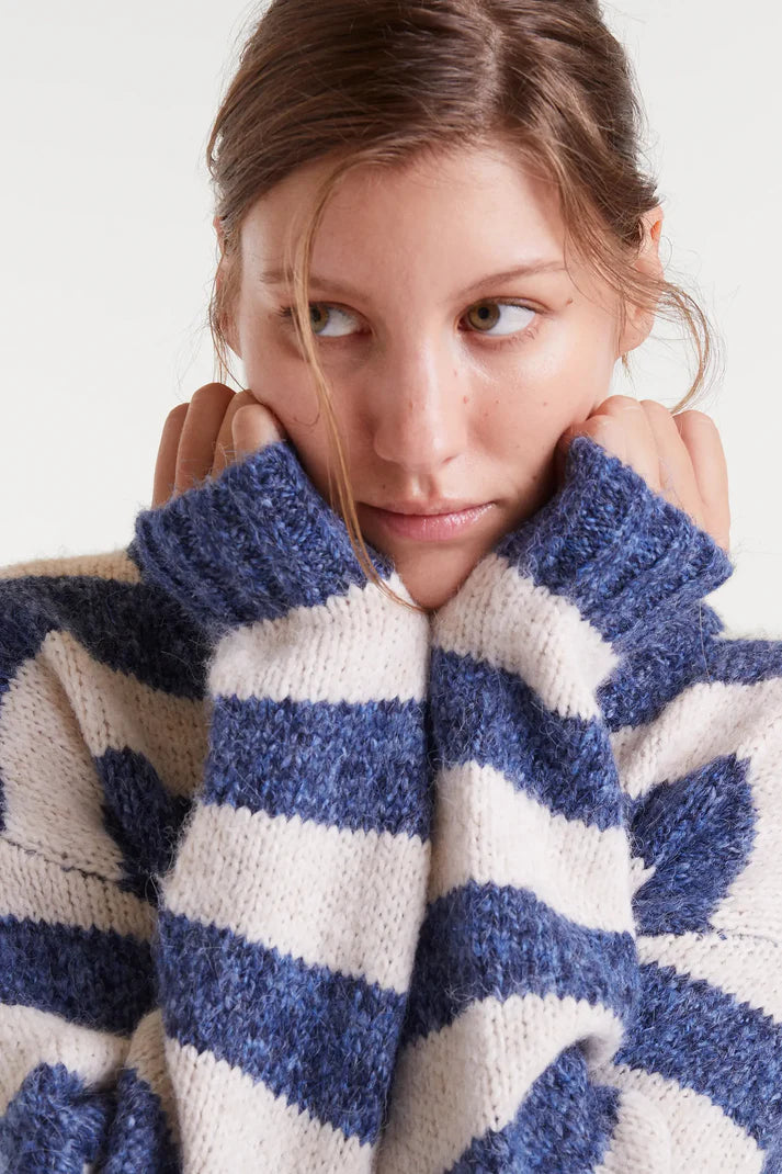 MAGLIA A RIGHE BIANCHE BLU COMPANIA FANTATASICA
