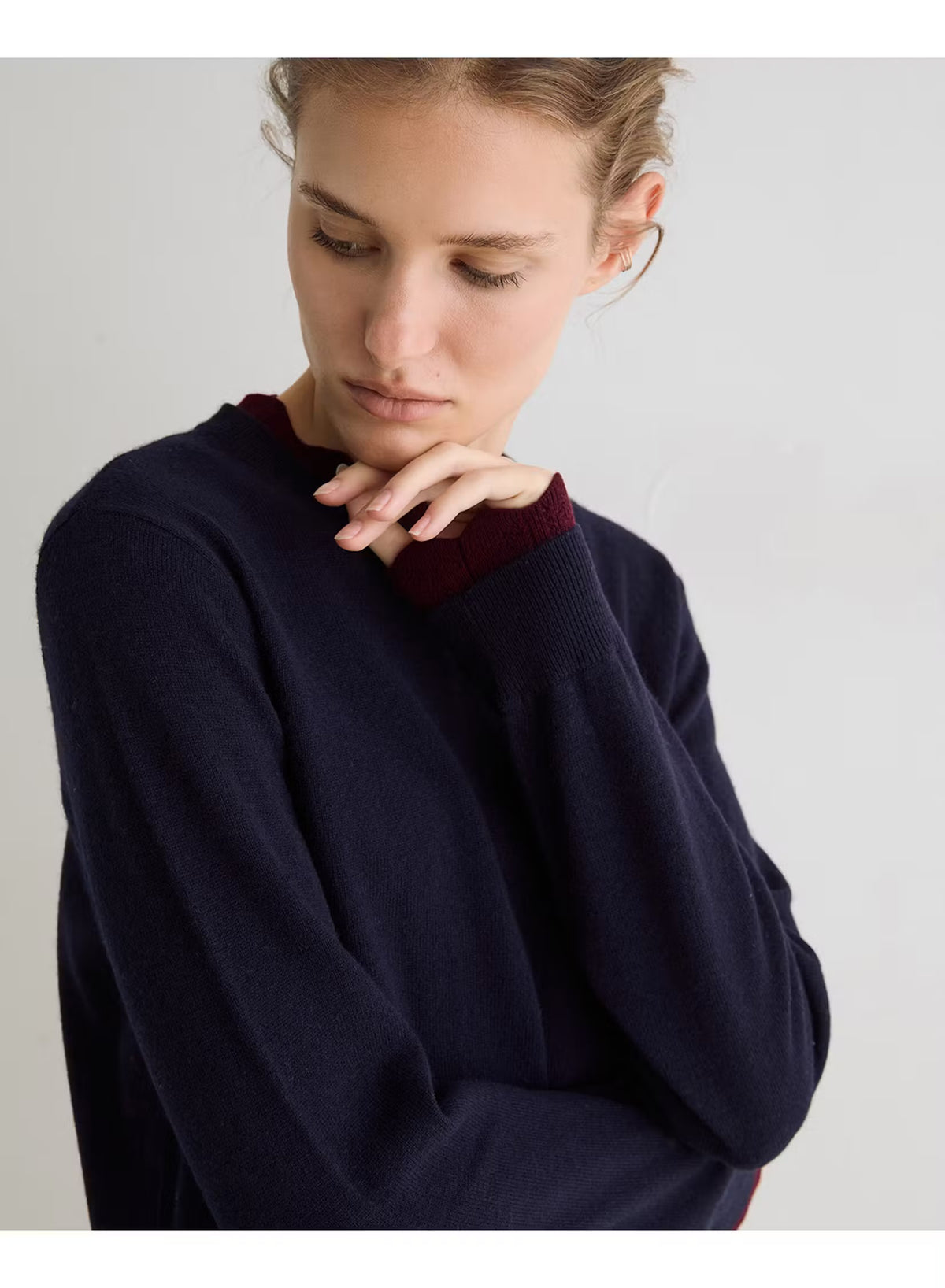 MAGLIONE GIROCOLLO BLU NAVY CON DETTAGLI A CONTRASTO GRANATA 45513-255  YERSE
